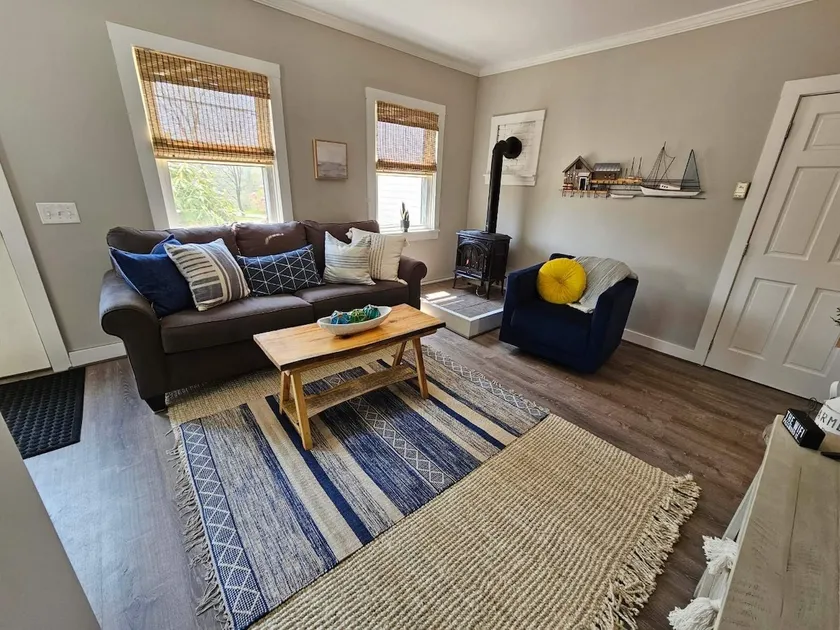 Quaint Coastal Village Apt. - Image 1