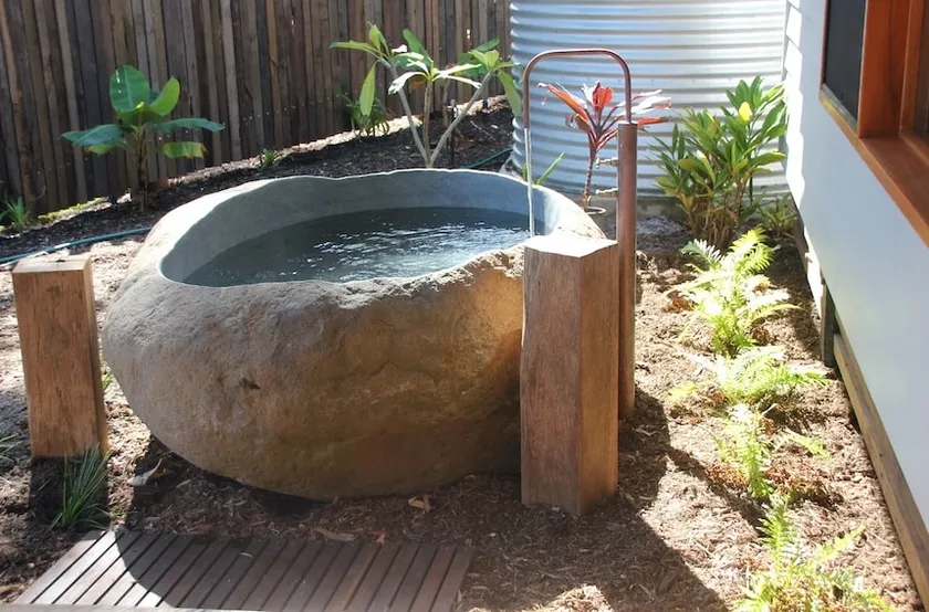 Flora's - Image 1
