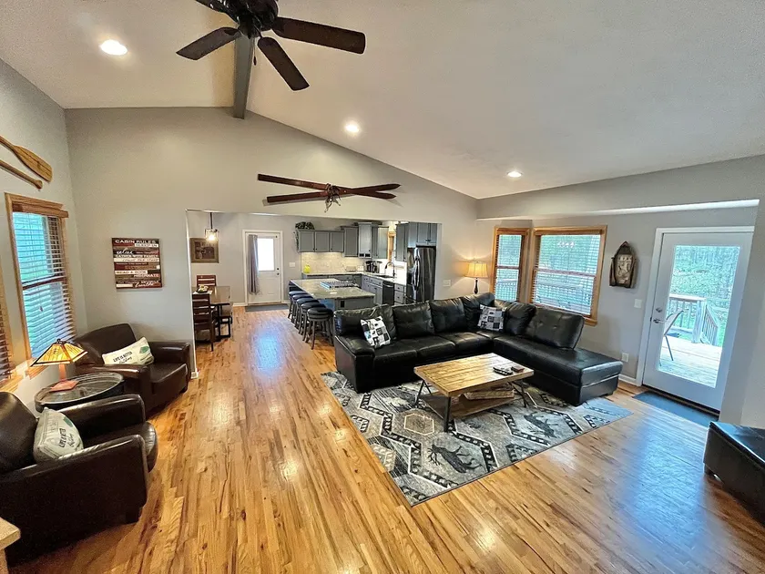 Gorgeous Lodge 1mile to Crystal Mtn, 4Bed+2Ba+2Family Rms+Game Rm+Kayaks+Pets Ok - Image 1
