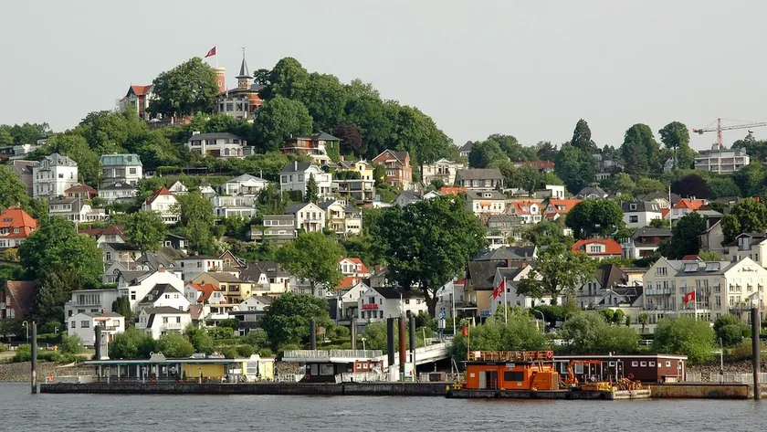 Peaceful Apartment-3 Zi, Loggia & Garden in Blankenese - Image 1