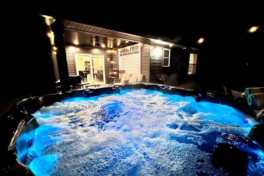 1920s Glam, HotTub, Firepit, Grill, 3 King Beds - Image 1