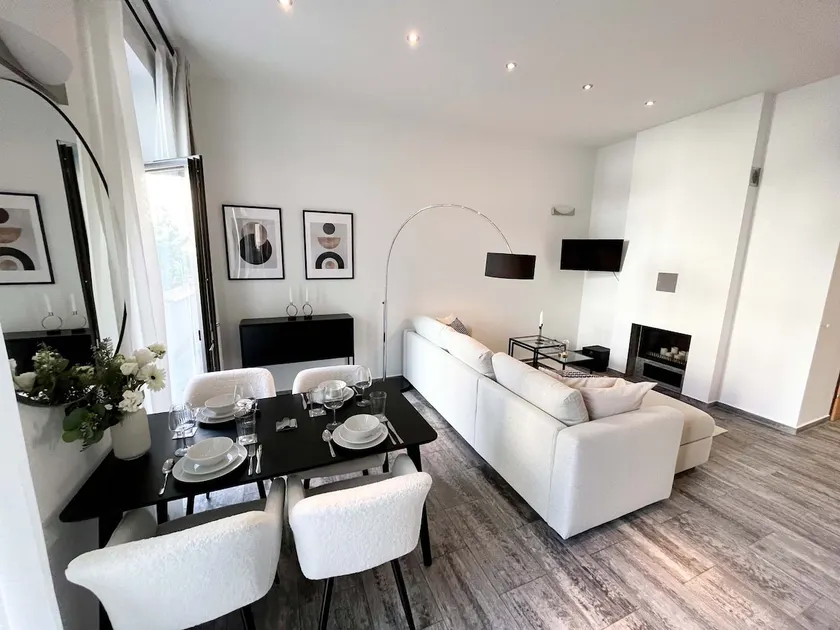 Spacious City Apartment - Image 1