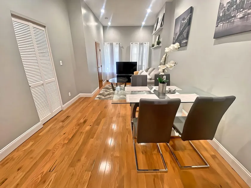 Modern & Elegant - Image 1