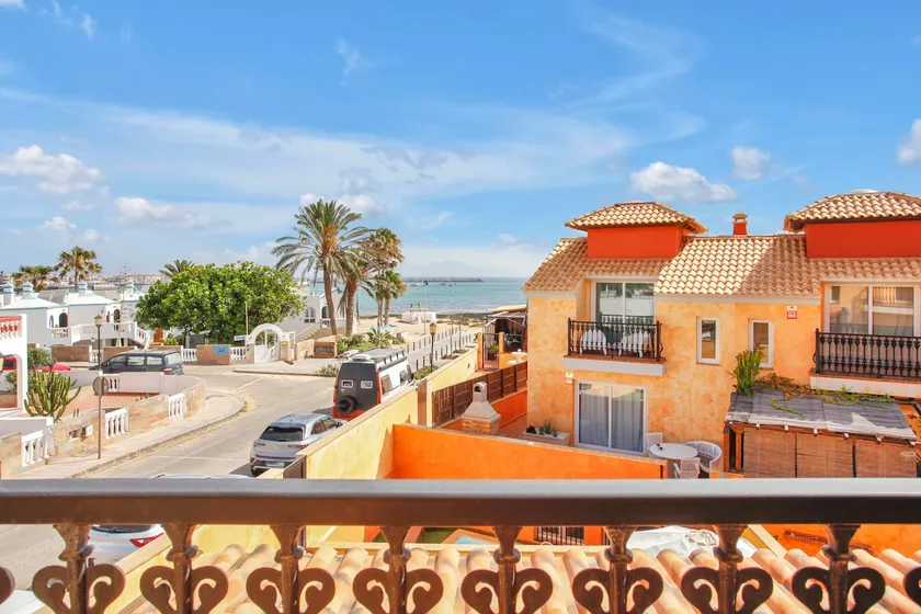 Villa ved stranden med privat pool - Image 1