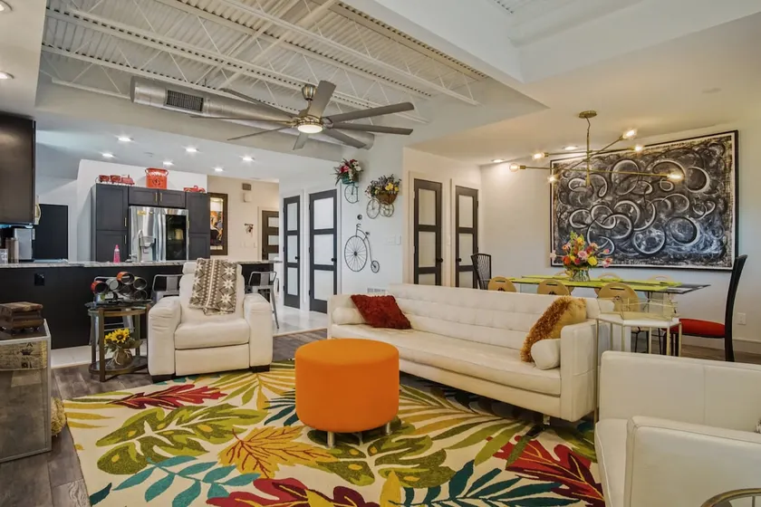 Huge Magical Condo Midtown OKC w Balcony & Pool! - Image 1