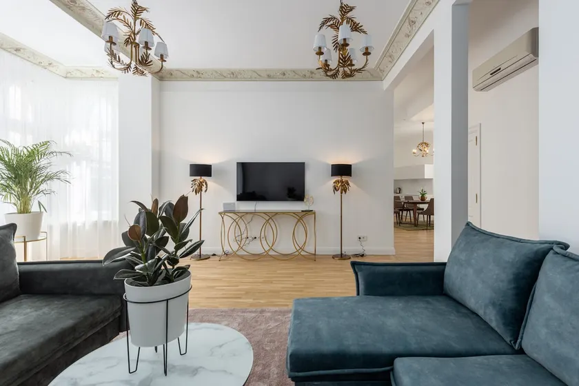 Art Deco apartment in Old Town | Great for Groups - Image 1