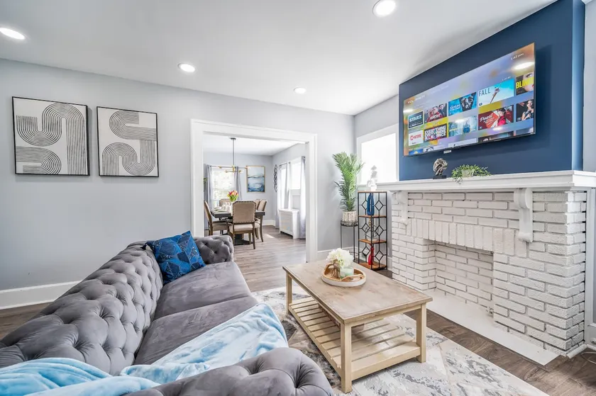 3 bedroom 1 bath house-Free Parking-10 min to EWR. - Image 1