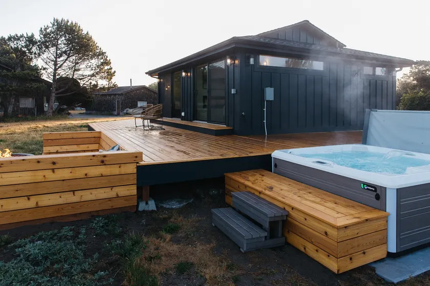 Beachfront Hot Tub Retreat for Two - Image 1