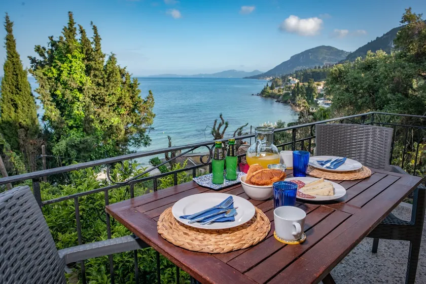 Pergamonto -above the beach - Image 1
