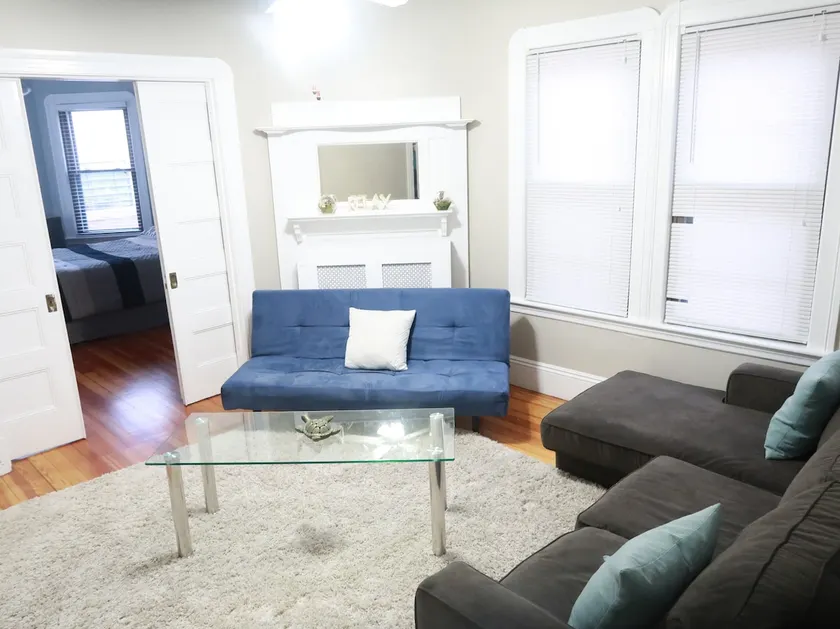 Spacious 4 bdroom apt in East Boston - Image 1