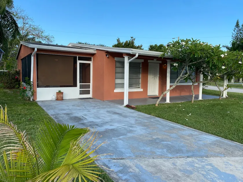 Vintage Vero Bungalow - Image 1