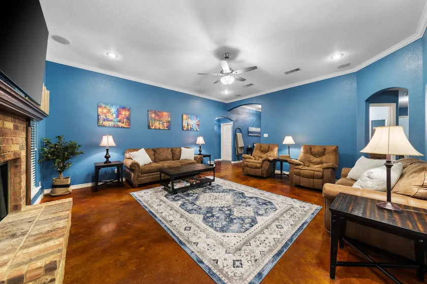 Large Belton Home near Cadence Ctr - Image 1