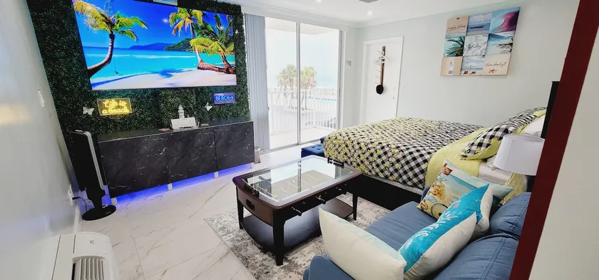 Beachside Condo - Image 1