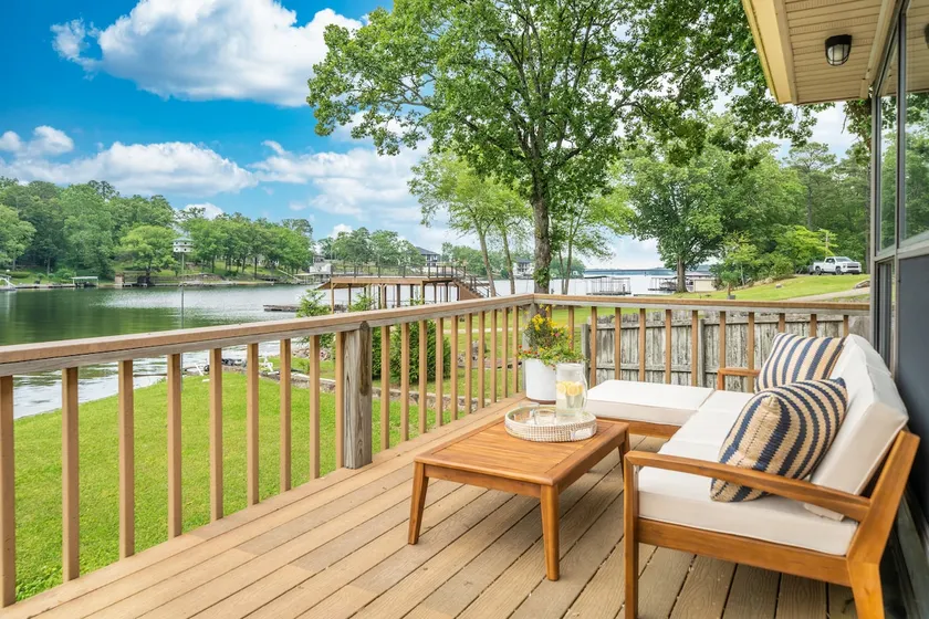 Peaceful Lakefront House on lake Hamilton - Image 1