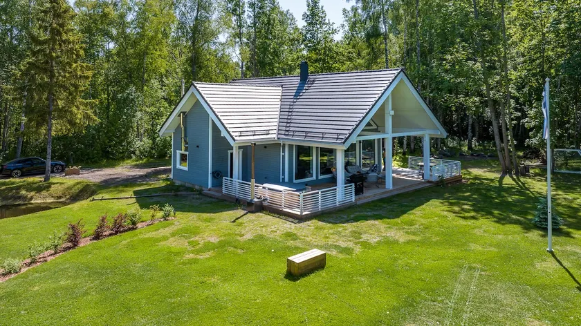 Modern villa with sauna & hot tub - Image 1