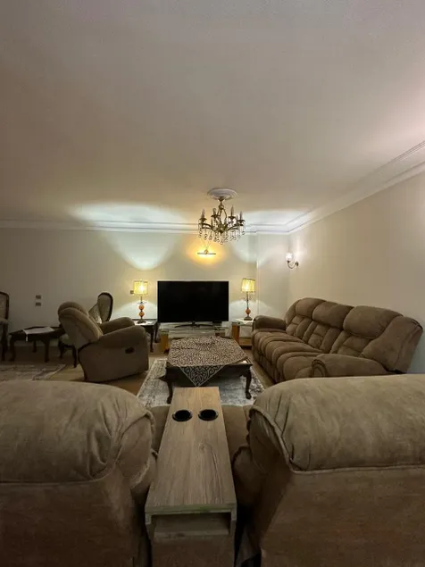 Spacious -3-BR Luxury family equipped flat - Image 1