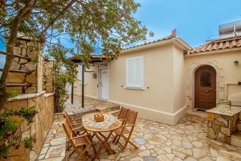 Traditional house with fresh vegetables garden - Image 1
