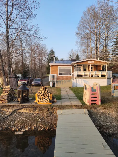 Joie de Vivre Chalet by the Lake - Image 1