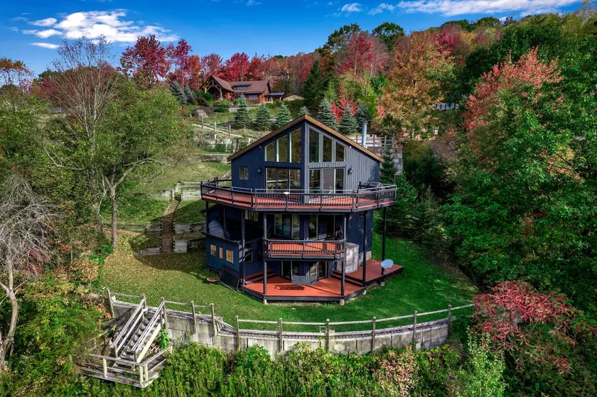 Chalet Lyon - Image 1