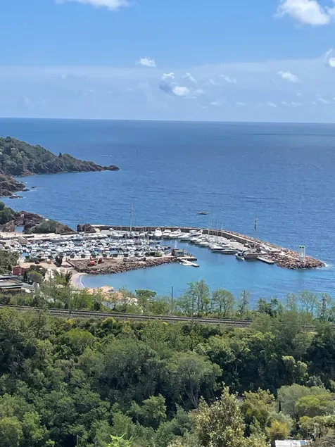 Between the sea and Esterel - Image 1