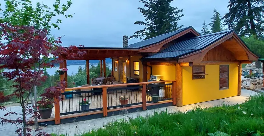 Spectacular Home on Estate w/view of Shushwap lake - Image 1