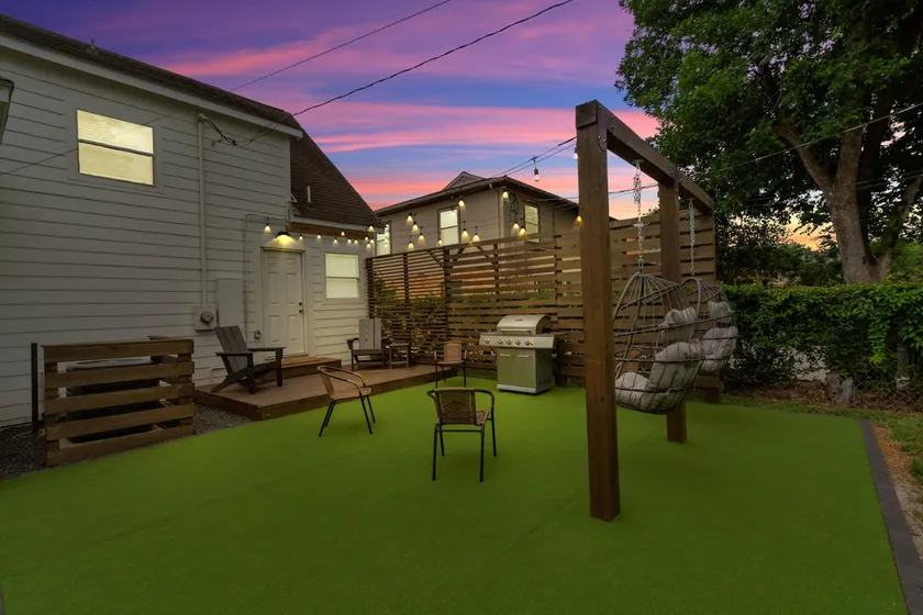 Sleeps 10 | Hot Tub | Downtown + Medical Center - Image 1