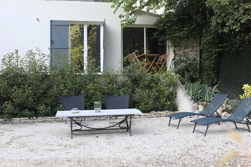 Quiet house and greenery - Image 1