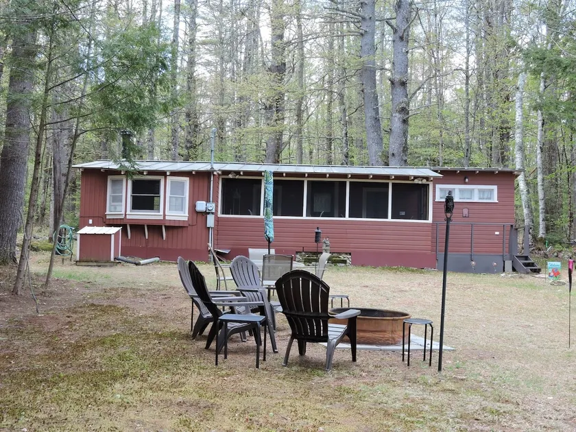 Quaint cottage in the woods - Image 1