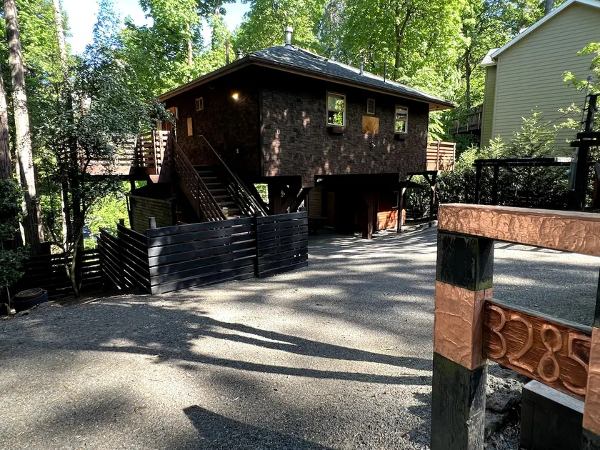 Mood in Wood with private serenity in the city - Image 1