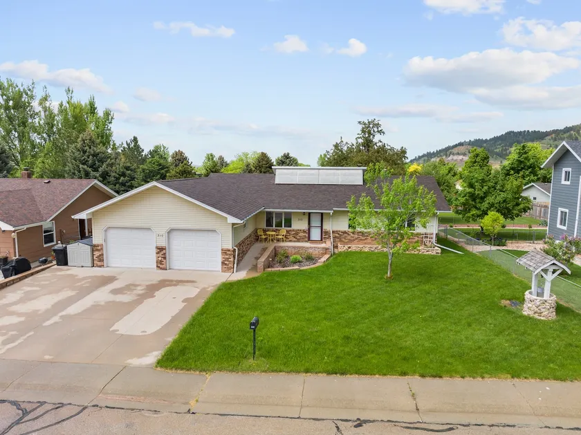 Best location to downtown & BHSU - Image 1