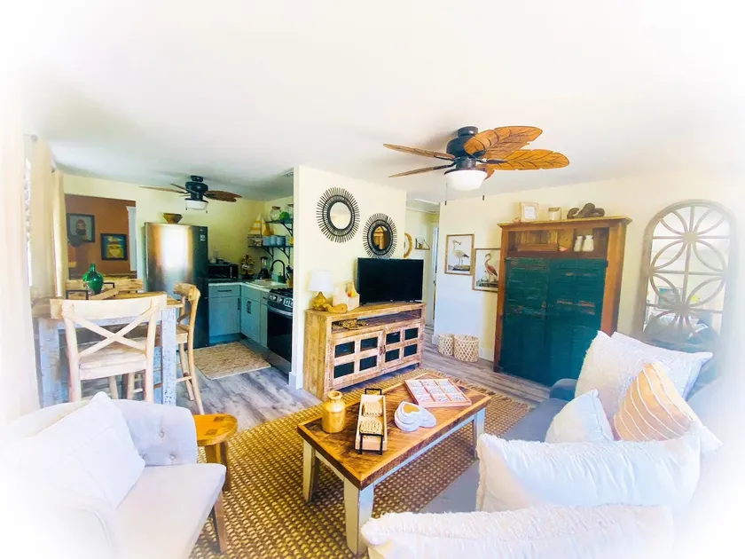 June-Bug Cottage Escape - Sweet Seascape Bliss! - Image 1