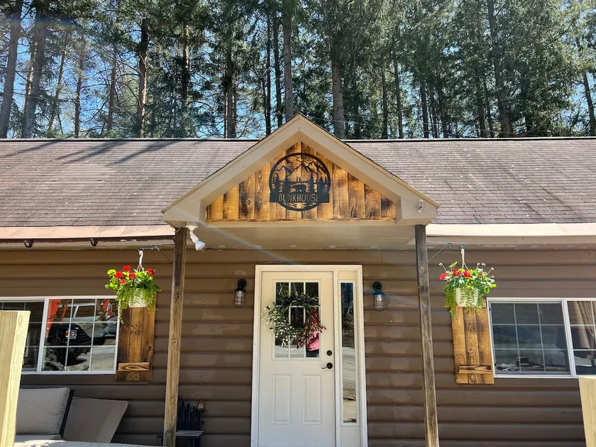 Cozy Bunkhouse in Indian Lake - Image 1