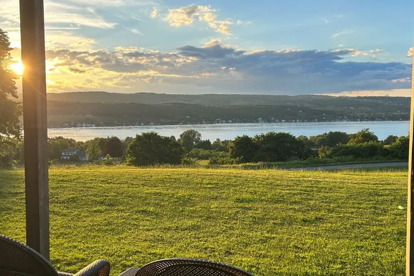 Amazing Lake Views & Nearby Wineries and Breweries - Image 1