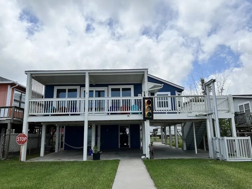 Beautiful 3BR Home With Pier - Image 1