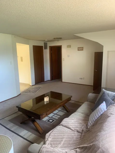 1 brm bsmt near downtown! - Image 1