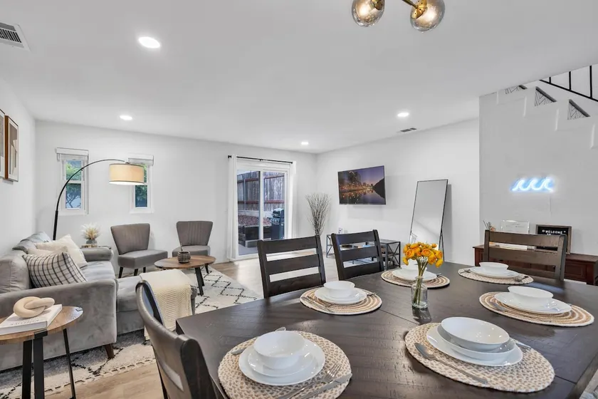 Walk to Beach | Centrally Located | Pet Friendly! - Image 1
