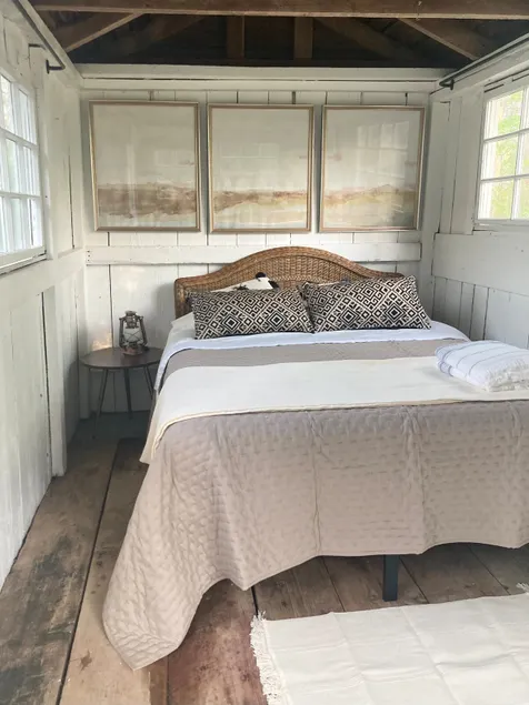Glamping at White Clover Farm: Loggers Lodge - Image 1