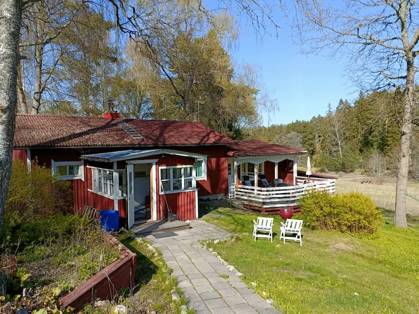 Sara and Kosti's cottage - Image 1