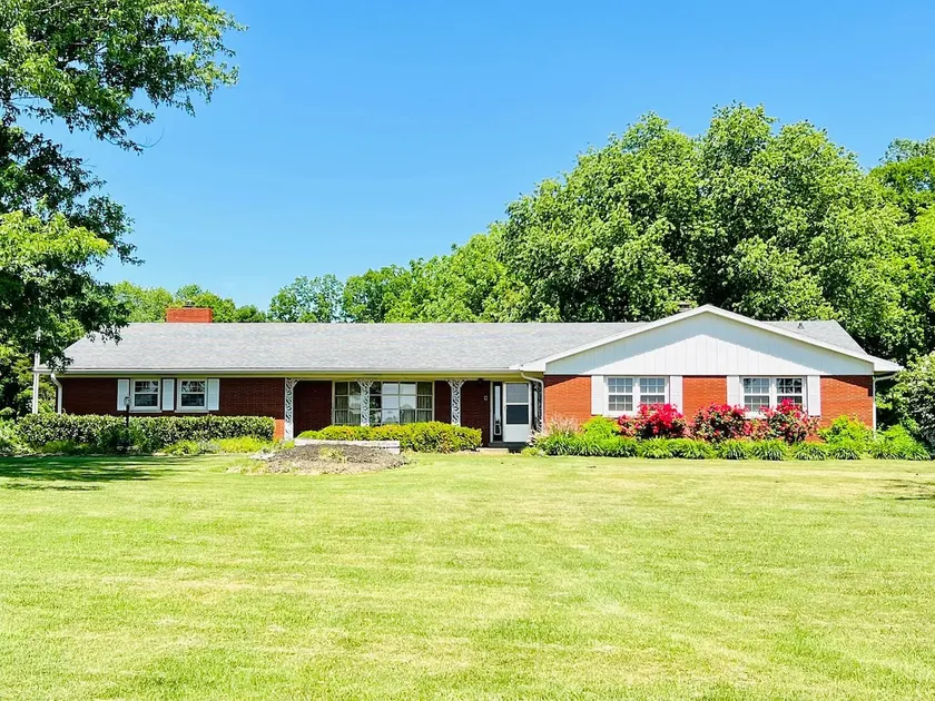 Spacious Green River Lake Getaway - Image 1