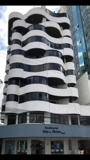 Itapema Downtown, 100 meters from the sea with garage and balcony - Image 1