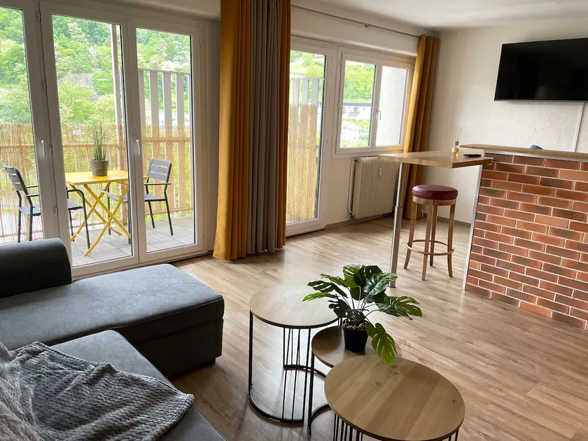 T2 city center 46 m2 spacious with balcony - Image 1