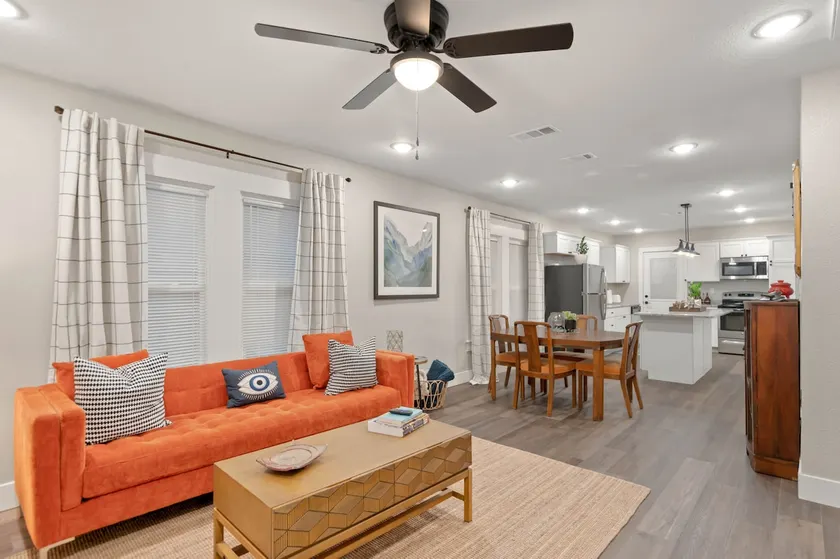 Renovated 2 BR, 3 blks to Square - Image 1