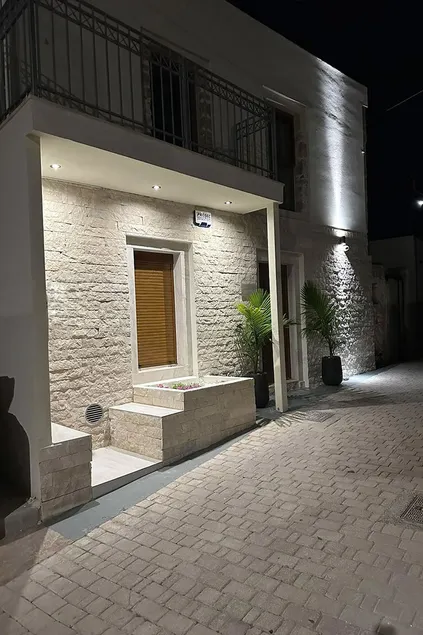 ELVIRA LUXURY APT - Image 1