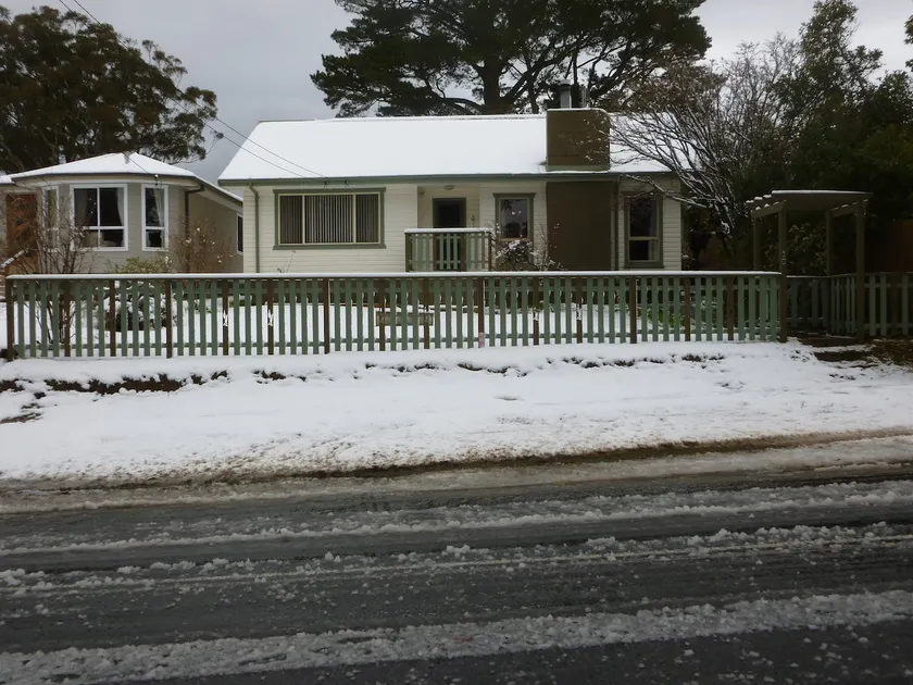 Black Pine Cottage Katoomba - Image 1