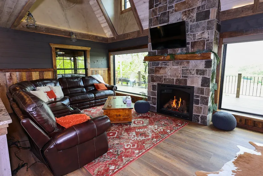 The Overlook Cabin - Image 1