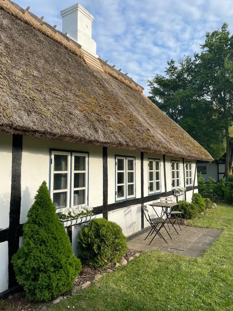 Small idyllic farmhouse - Image 1