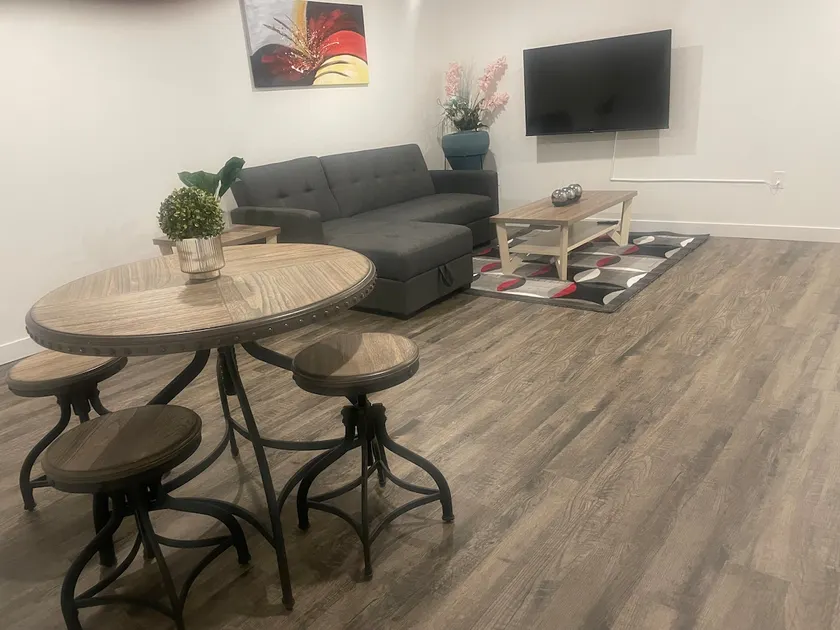 Exquisite new one bedroom basement suite. - Image 1