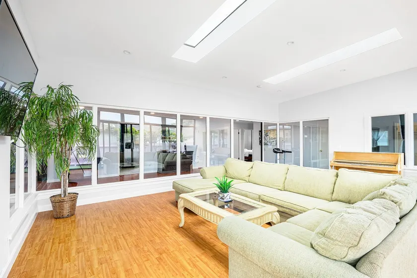 1580 - SFO Spacious & Beautiful 3BR house in Milbrae - Image 1