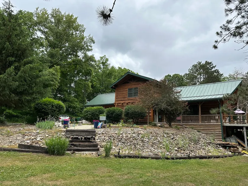 Izzy Inn - Just Like Home - Image 1