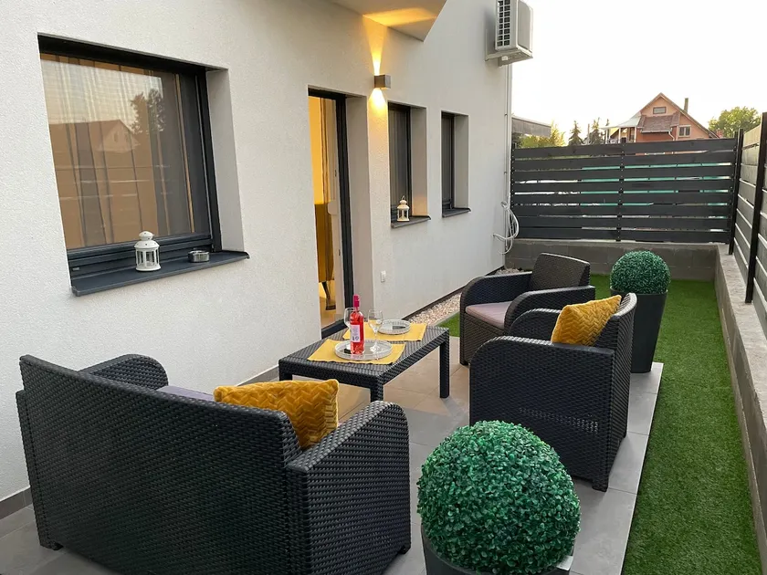 Modern, garden connection, gated parking, Netflix - Image 1